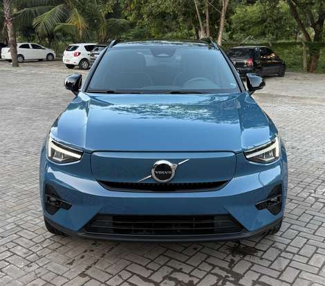 VOLVO-XC40-2022