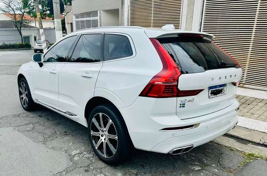 VOLVO-XC60-2021