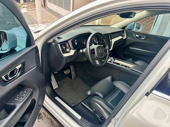 VOLVO-XC60-2021