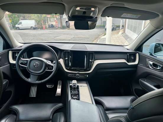 VOLVO-XC60-2021