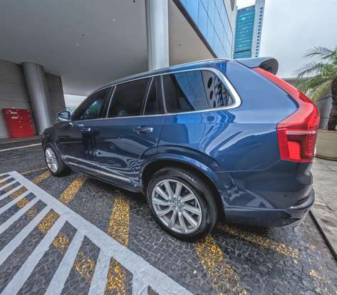 VOLVO-XC90-2017