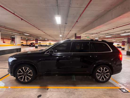 VOLVO-XC90-2017