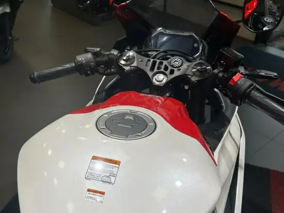 YAMAHA-YZF R3 ABS CONNECTED 70th ANNIVERSARY YAMAHA-YZF R3 ABS CONNECTED 70th ANNIVERSARY-2026