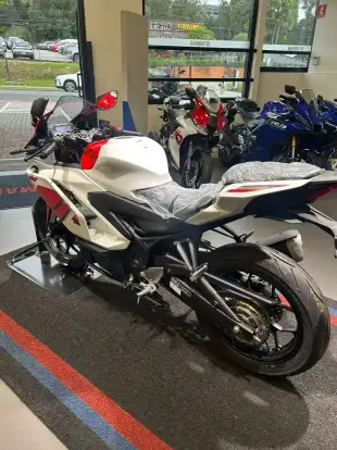 YAMAHA-YZF R3 ABS CONNECTED 70th ANNIVERSARY YAMAHA-YZF R3 ABS CONNECTED 70th ANNIVERSARY-2026