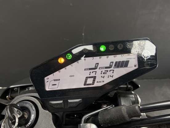 YAMAHA-MT-09-2021