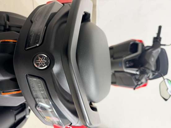 YAMAHA-NMAX CONNECTED 160 ABS-2025