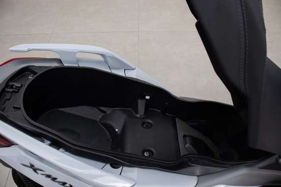 YAMAHA-XMAX 300 CONNECTED ABS-2025