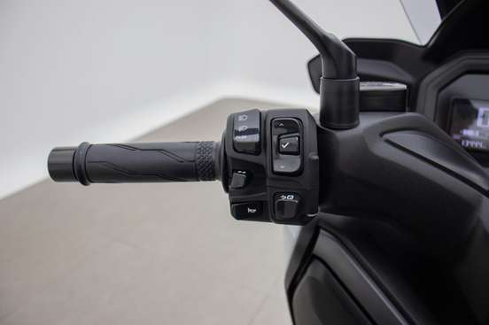 YAMAHA-XMAX 300 CONNECTED ABS-2025