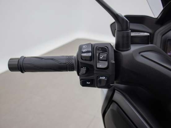 YAMAHA-XMAX 300 CONNECTED ABS YAMAHA-XMAX 300 CONNECTED ABS-2025