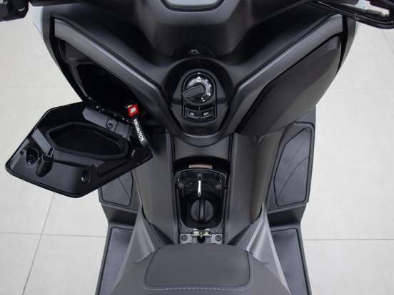 YAMAHA-XMAX 300 CONNECTED ABS YAMAHA-XMAX 300 CONNECTED ABS-2025