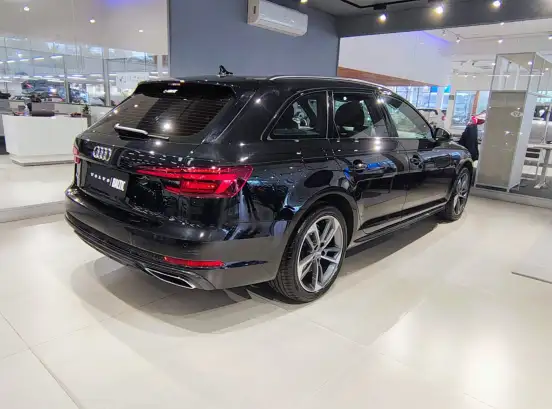 AUDI-A4-2019