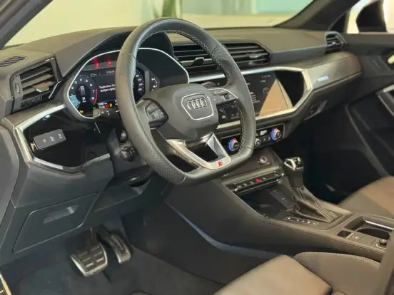 AUDI-Q3-2024