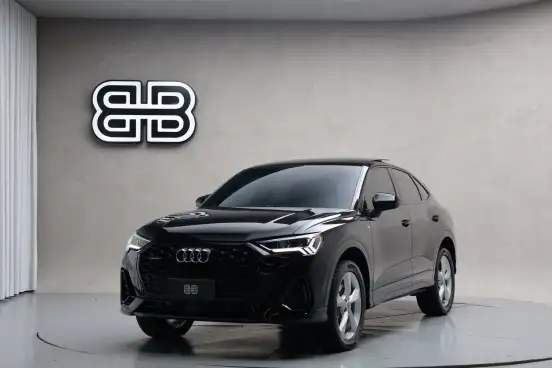 AUDI-Q3-2022