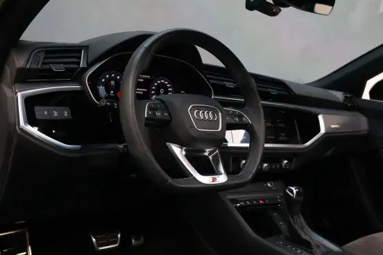 AUDI-Q3-2022