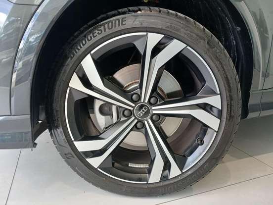 AUDI-Q3-2023