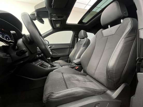 AUDI-Q3-2023