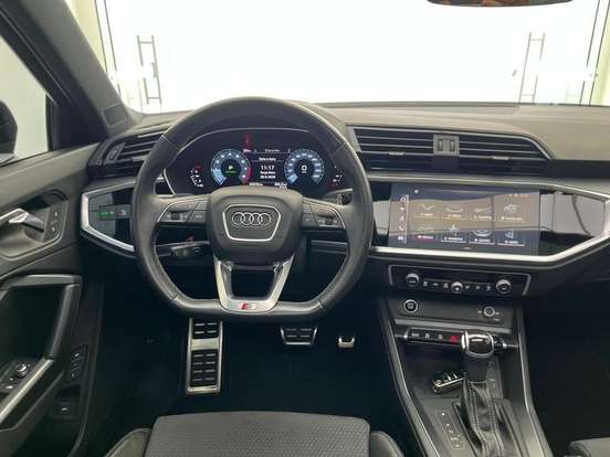 AUDI-Q3-2023