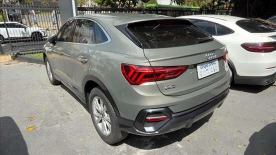 AUDI-Q3-2022