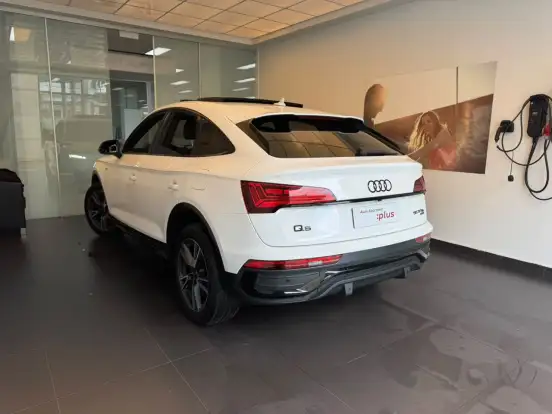 AUDI-Q5-2022