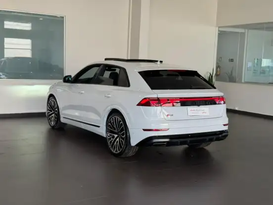 AUDI-Q8-3.0 TFSI GASOLINA PERFORMANCE BLACK QUATTRO TIPTRONIC AUDI-Q8-2025