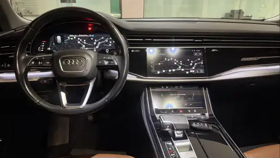 AUDI-Q8-2020
