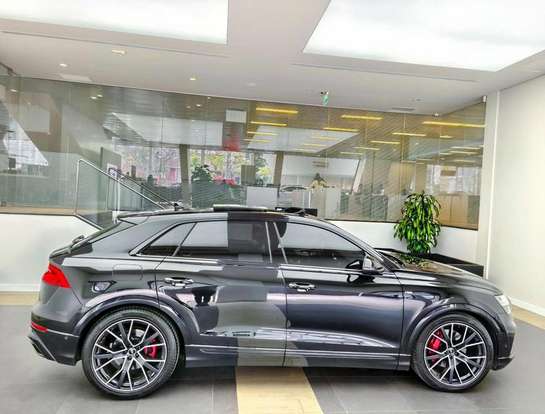 AUDI-Q8-2023