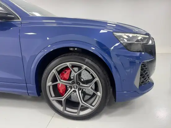 AUDI-RS Q8-2025