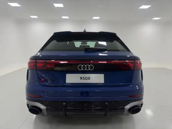 AUDI-RS Q8-2025