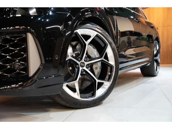 AUDI-RS Q8-2025