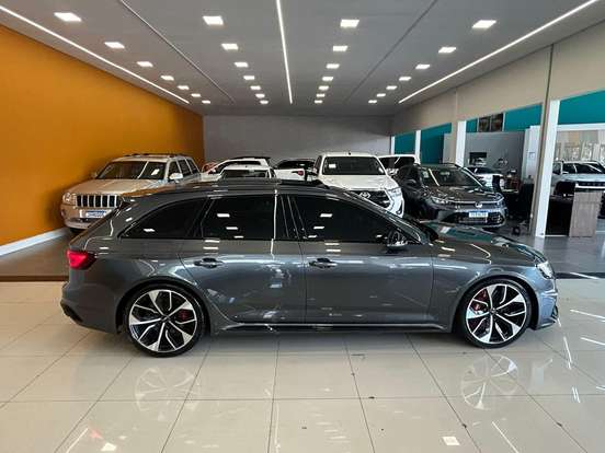 AUDI-RS4-2019