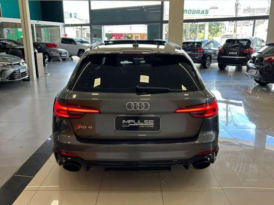 AUDI-RS4-2019