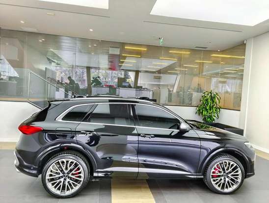 AUDI-SQ5-2025