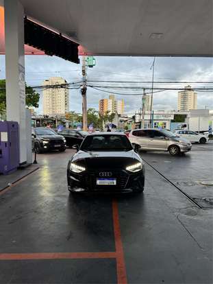 AUDI-A4-2021