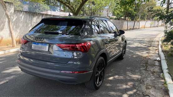 AUDI-Q3-2021