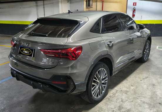 AUDI-Q3-2023