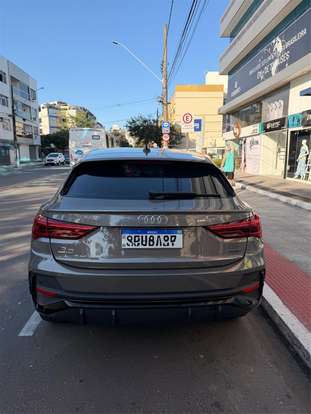 AUDI-Q3-2022