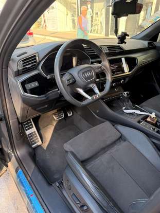 AUDI-Q3-2022