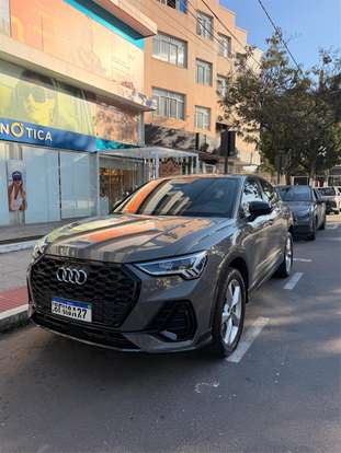 AUDI-Q3-2022