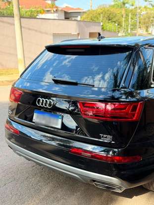 AUDI-Q7-2015