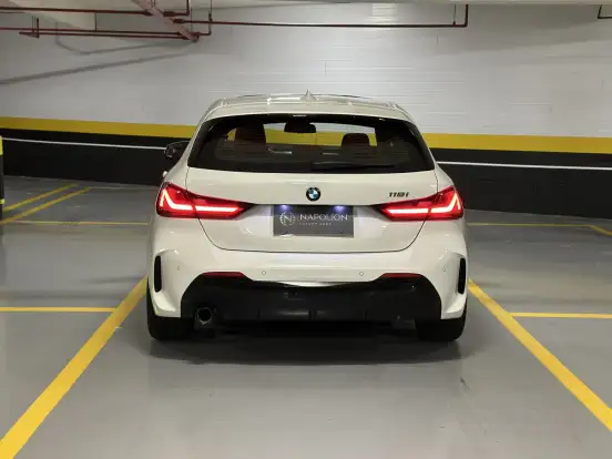 BMW-118i-2022