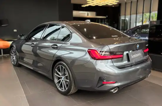 BMW-320i-2021