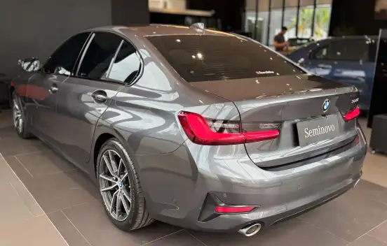 BMW-320i-2021