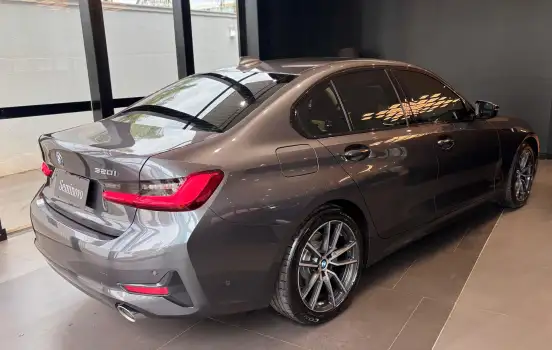 BMW-320i-2021