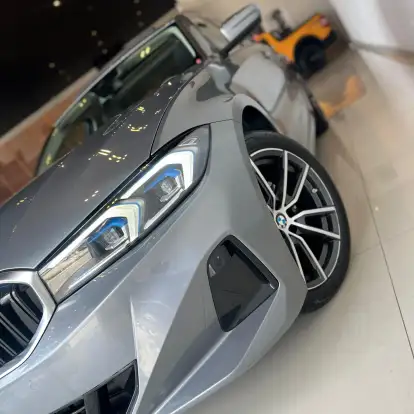 BMW-320i-2023