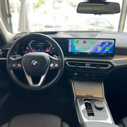 BMW-320i-2023
