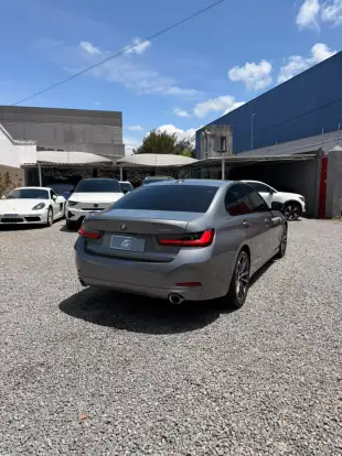 BMW-320i-2023