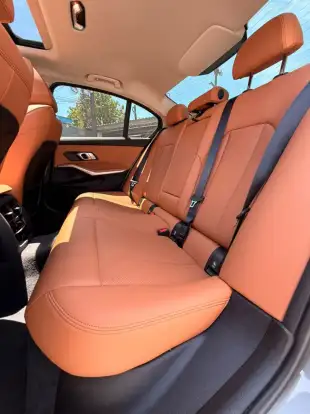 BMW-320i-2023
