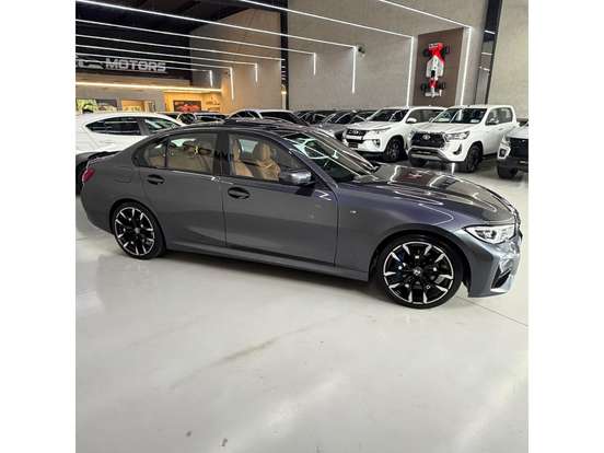 BMW-320i-2021