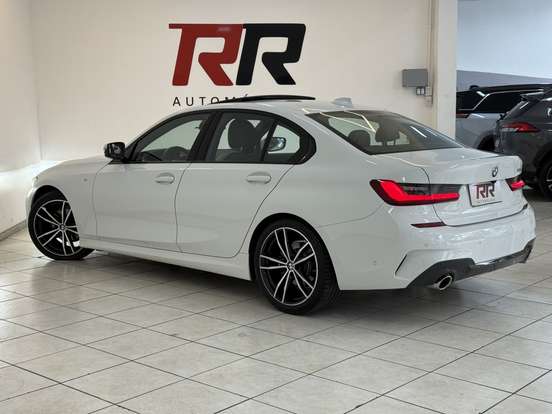 BMW-320i-2022