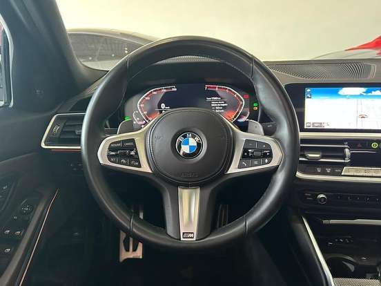 BMW-320i-2021